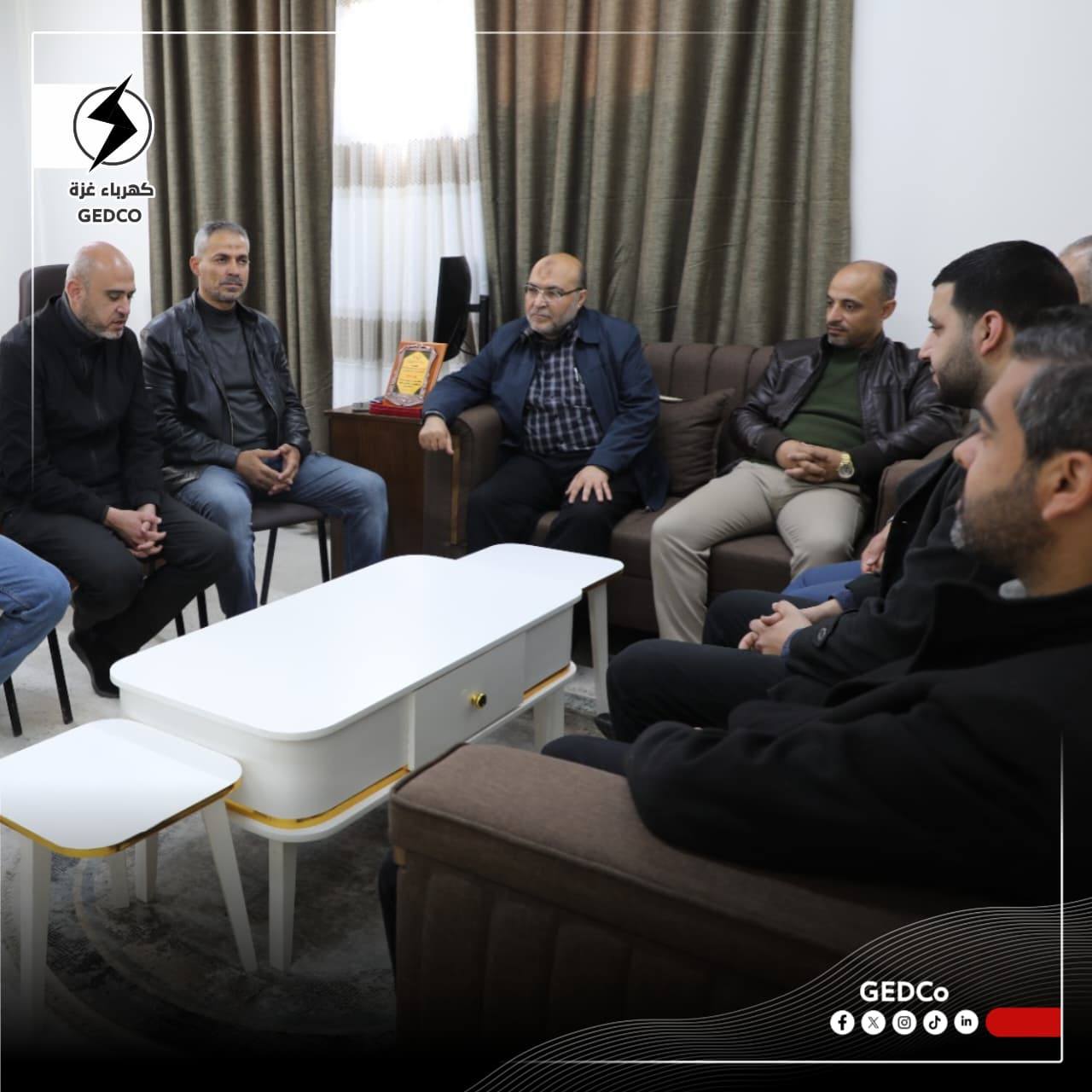 اجتماع رباعي لبحث مشروع إنارة شارع صلاح الدين بالوسطى