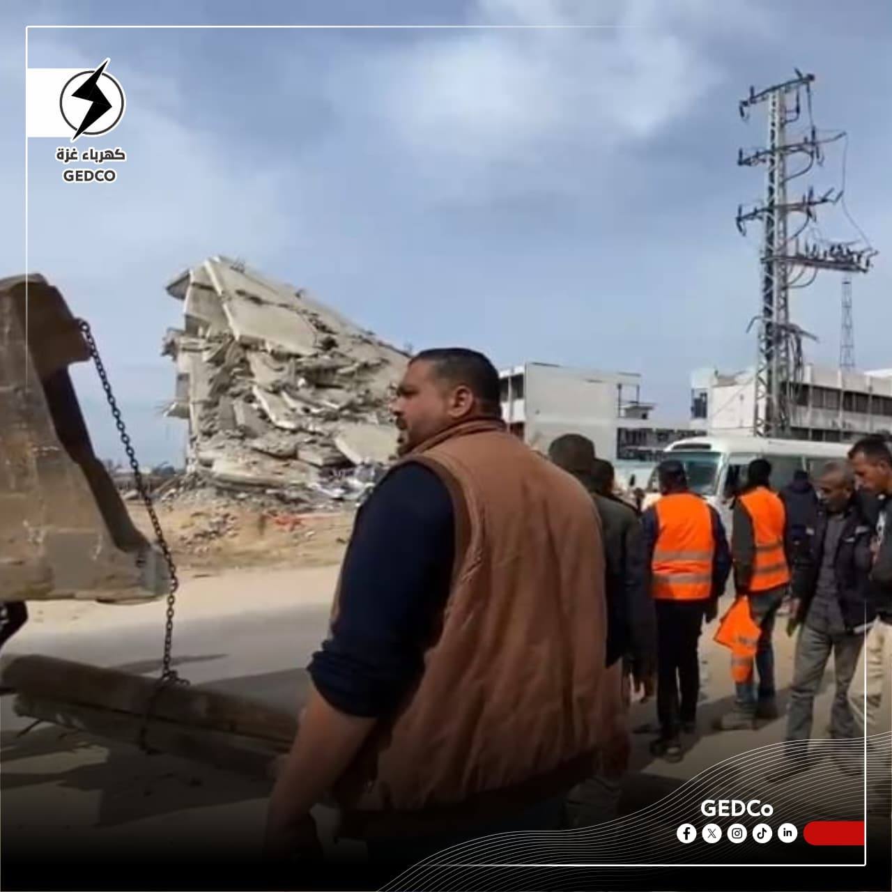 كهرباء غزة وبلدية القرارة تنجزان مشروع إنارة جزء من شارع صلاح الدين المحاذي للبلدة بتمويل وفاء المحسنين