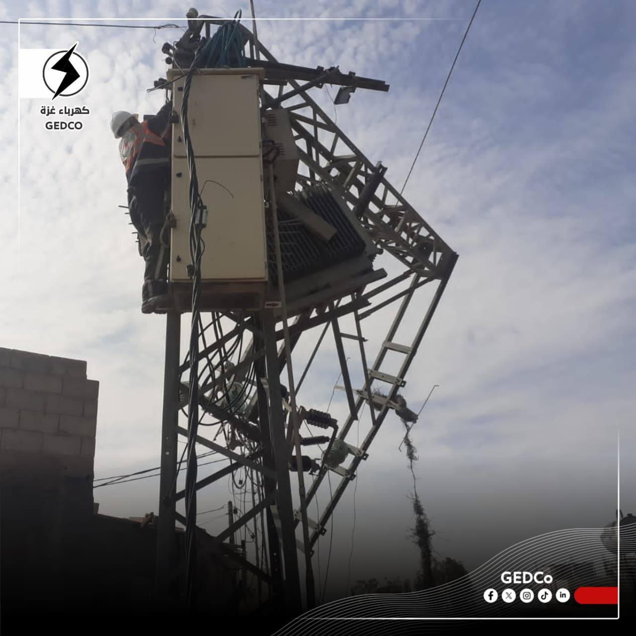 ضمن مهام إزالة الأخطار  طواقم شركة توزيع الكهرباء تواصل مهامها الميدانية في إزالة وترحيل مكونات شبكة الكهرباء المتضررة